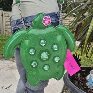 BETSEY JOHNSON GREEN RHINESTONE BETSEY JOHNSON TURTLE CROSSBODY
